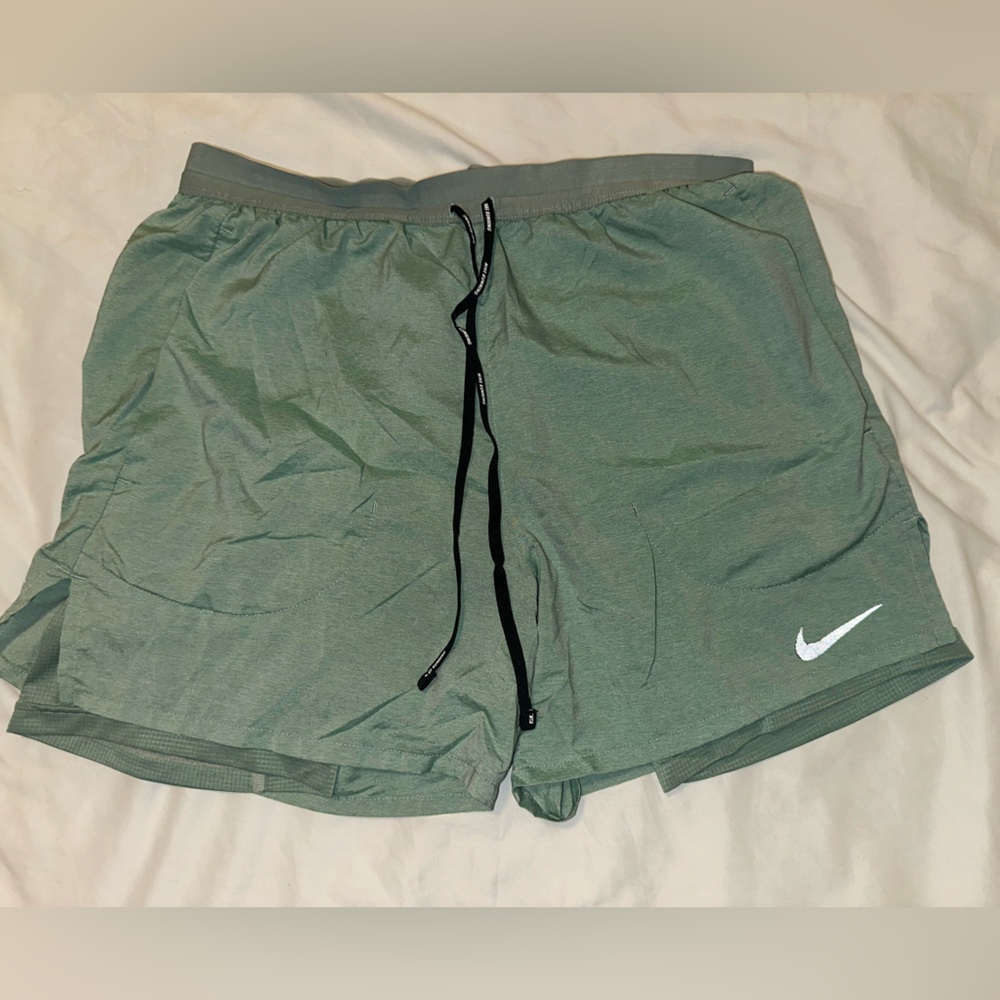 Nike Green Athletic Shorts Lightweight and Flexible